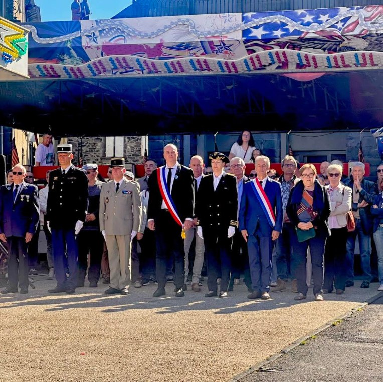DMD_15_Cantal's tweet photo. 🇫🇷 Cérémonie du #8Mai devant les Monuments aux Morts de #Mauriac, #Maurs, #Aurillac : 81e anniversaire de la victoire des Alliés, il est indispensable de se souvenir de tous ceux qui ont combattu pour la #Liberté.
#Jeunesse
#LienArmeeNation
#DevoirDeMemoire https://t.co/MXCoFEkAt4