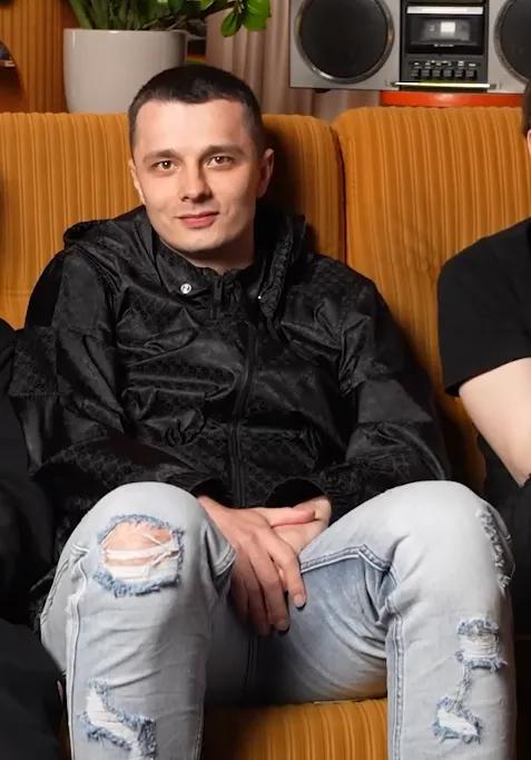 kemyz4wb's tweet photo. aha wystarczy odpalić filmik brokies żeby zobaczyć uśmiechniętego młodego westa przez większość filmiku https://t.co/pB2L2fuKbj