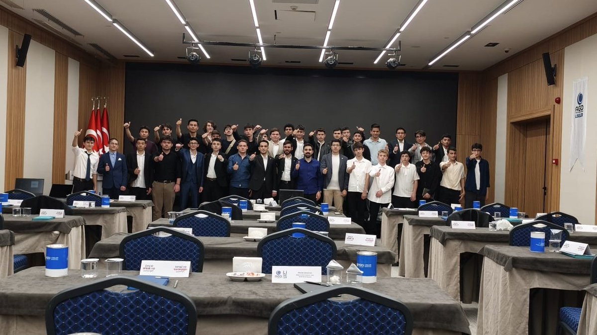 agdankliseler's tweet photo. "Kalk ve Uyar!"
Ankara Lise Başkanları Toplantımız Toplu Fotoğraf ile nihayete erdi.
#agdliseler https://t.co/LVZ8m0CToS