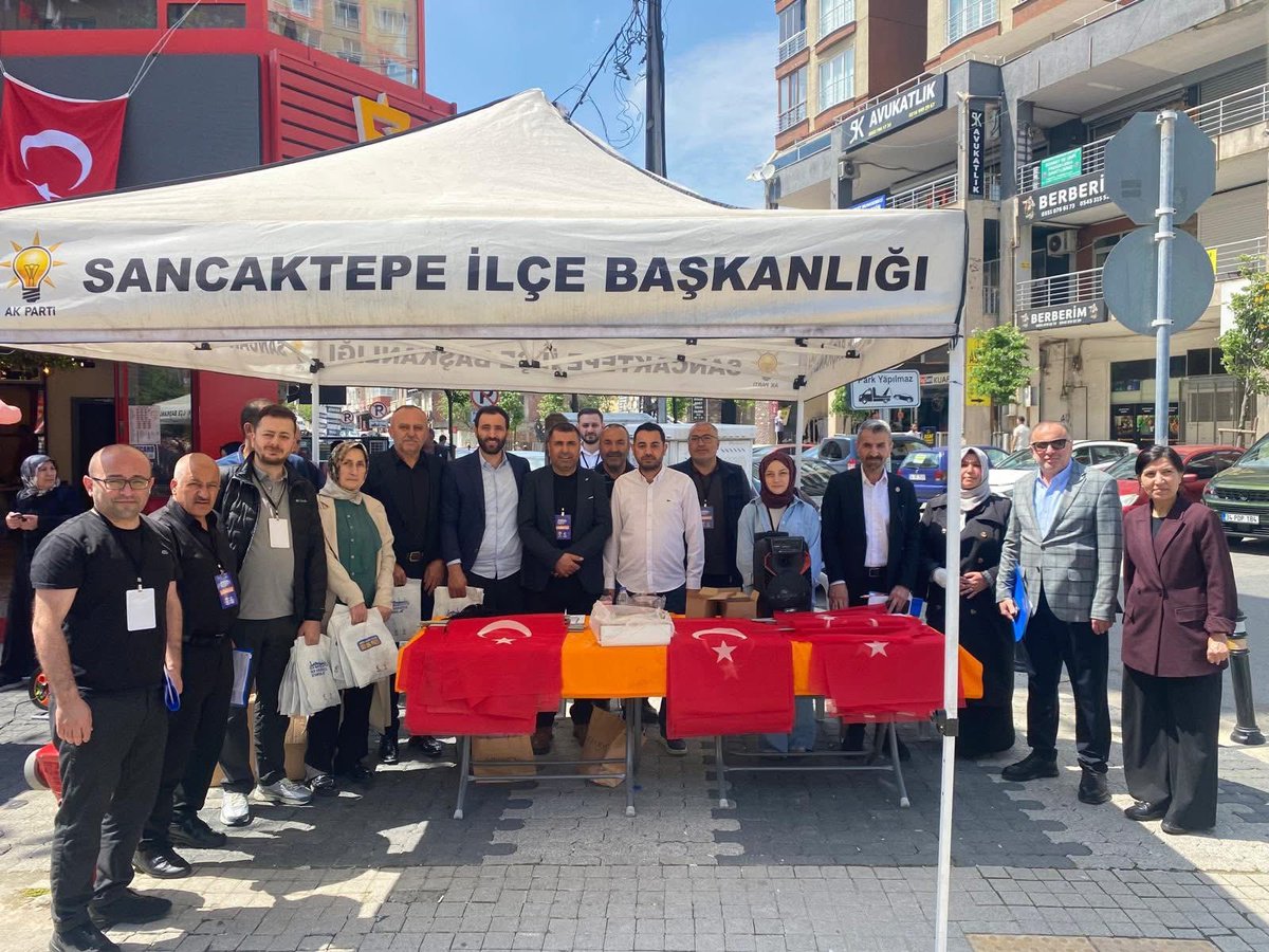 ak_sancaktepe's tweet photo. AK Nokta’mızda kıymetli komşularımızla buluşmaya, sohbet etmeye ve gönül gönüle ilerlemeye devam ediyoruz. 

Milletimizin desteği ve duasıyla; birlik içinde, kardeşlik içinde daha güçlü, daha aydınlık yarınlara. 🇹🇷🌹

📍Yenidoğan AK Nokta 

@abdullahozdemir 
@ridvan_bural 
@FeyzullahTORLAK 
@akpartiistanbul