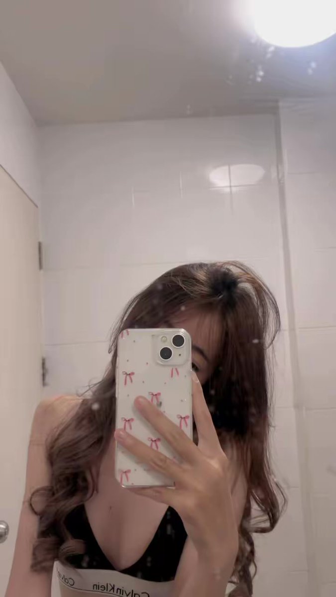 Nichaphan352199's tweet photo. 😗เหงา #กทม https://t.co/kq55xAWYsk