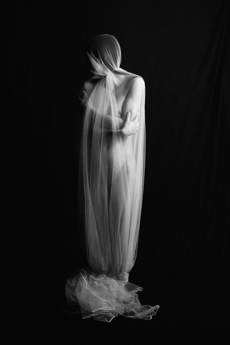nm_arte_'s tweet photo. This piece is currently the only one I have available in the primary market, it could be yours🖤😘

‘Between Almost and Real’
20 XTZ
13/20 ⛓️‍💥 https://t.co/r4rcD9GGXr
