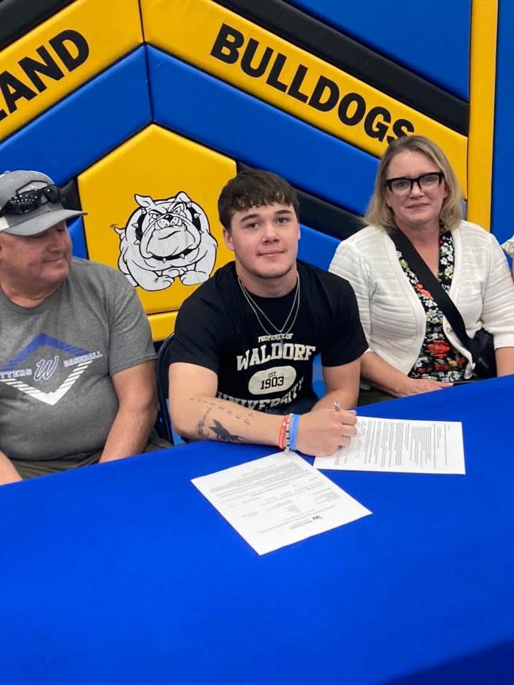 jacob_McDaniel6's tweet photo. After some great conversations with @CoachGrayG, I’m blessed to say I will be furthering my academic and athletic career at Waldorf University! Huge thanks to everyone who made this possible. Go Worriers!! @wu_football   
🟣⚫️🟣⚫️ https://t.co/syiciSbeCW