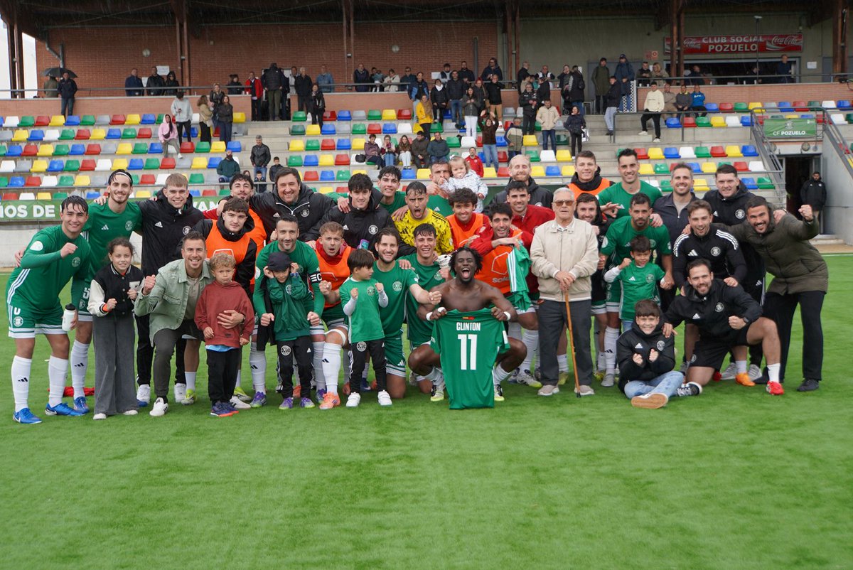 Cfpozuelo's tweet photo. ¡Última victoria en casa! 😌 

Remontada en la segunda parte, para sumar de tres y seguir un año más en TERCERA RFEF 🤟

¡Seguimos! 🍍

💚🤍 #FamiliaVerde #DueñosDeUnaPasion https://t.co/EgS0jNw2mX