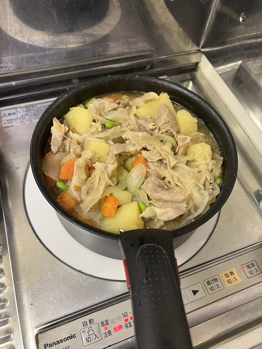 blue11_10's tweet photo. 絶対続かない自炊シリーズ
第2弾「肉じゃが」 https://t.co/hK3H5xrVUG