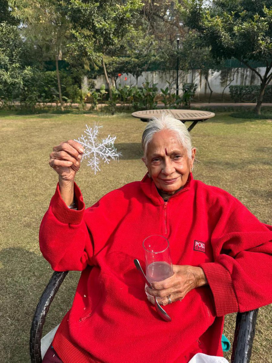 ShashiTharoor's tweet photo. To be raised by a woman of intelligence, fierce independence and strength is among life’s greatest privileges. My mother taught her children how to think independently, speak thoughtfully and meet the world with both curiosity and compassion.

No tribute can quite equal what one owes a mother, but today offers a welcome excuse to say: thank you, mummy. Happy Mother’s Day.