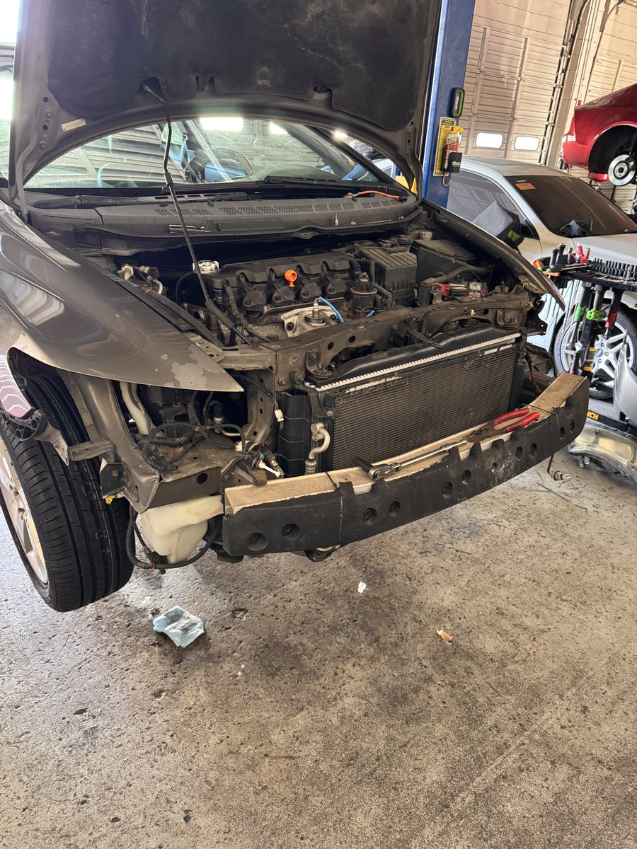 PoliticalTisms's tweet photo. Had some time yesterday and gave the old 2006 Civic some much needed TLC.

The daily with 311k miles is back to floating down the highway like it’s nobody’s business. https://t.co/q4oBcLhYxW