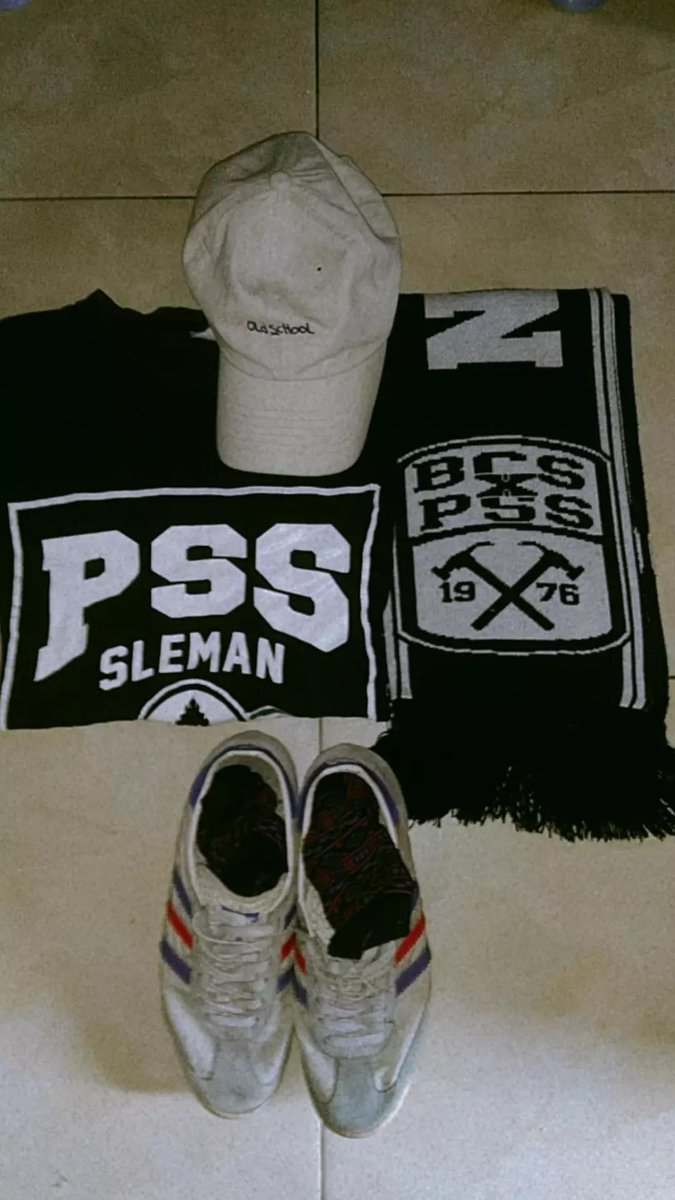 han81292's tweet photo. @ZxiiN_888 @PSS_westboys sebelah tulisan curvasud
sebelah tulisan pss sleman
warnane gur hitam putih koyo ngono tok https://t.co/jLHsIeaFuo