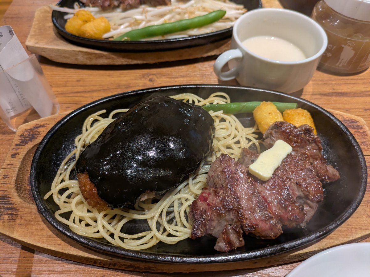Roco_Roco_R's tweet photo. TAKERUのハンバーグ＆ハラミランチ！
ガツガツ食べ過ぎて、ハラミにスパイス＆ソースをかけるのを忘れてた… https://t.co/hqWUsudzz0