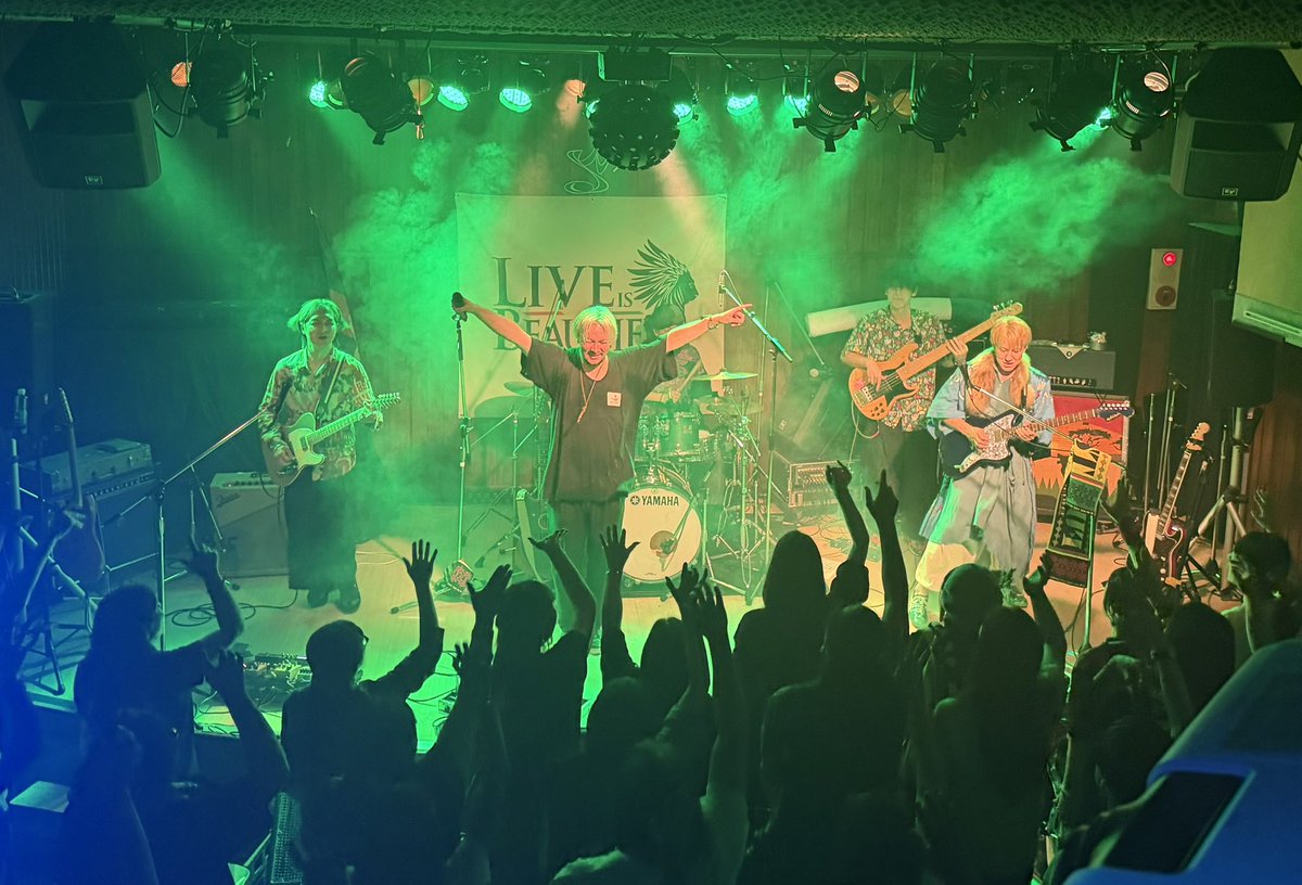 Ms_Live_Hall's tweet photo. 2026.05.10(sun)
FUNKIST LIVE IS BEAUTIFUL TOUR 2026
~ROAD TO INASAYAMA~

JaaBourBonz
“い～や～さ～さ～”一気に沖縄に、楽しいMC、みんなで歌って踊って楽しい時間に。
 
MEGAHORN
岐阜代表
ヒット曲の連発で客席のボルテージもMaxに
 
FUNKIST
1曲目から手を振り上げ、楽しそうに踊るお客様 https://t.co/nrg1RcSNTp