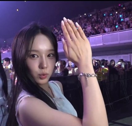 lunis¹² | KIMI THIRD WIN & ayana debuta um dia tweet media