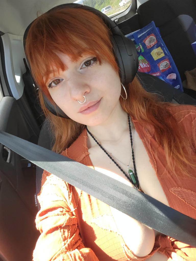 Carmina 🧛♀️🧹🐈⬛☭ tweet media