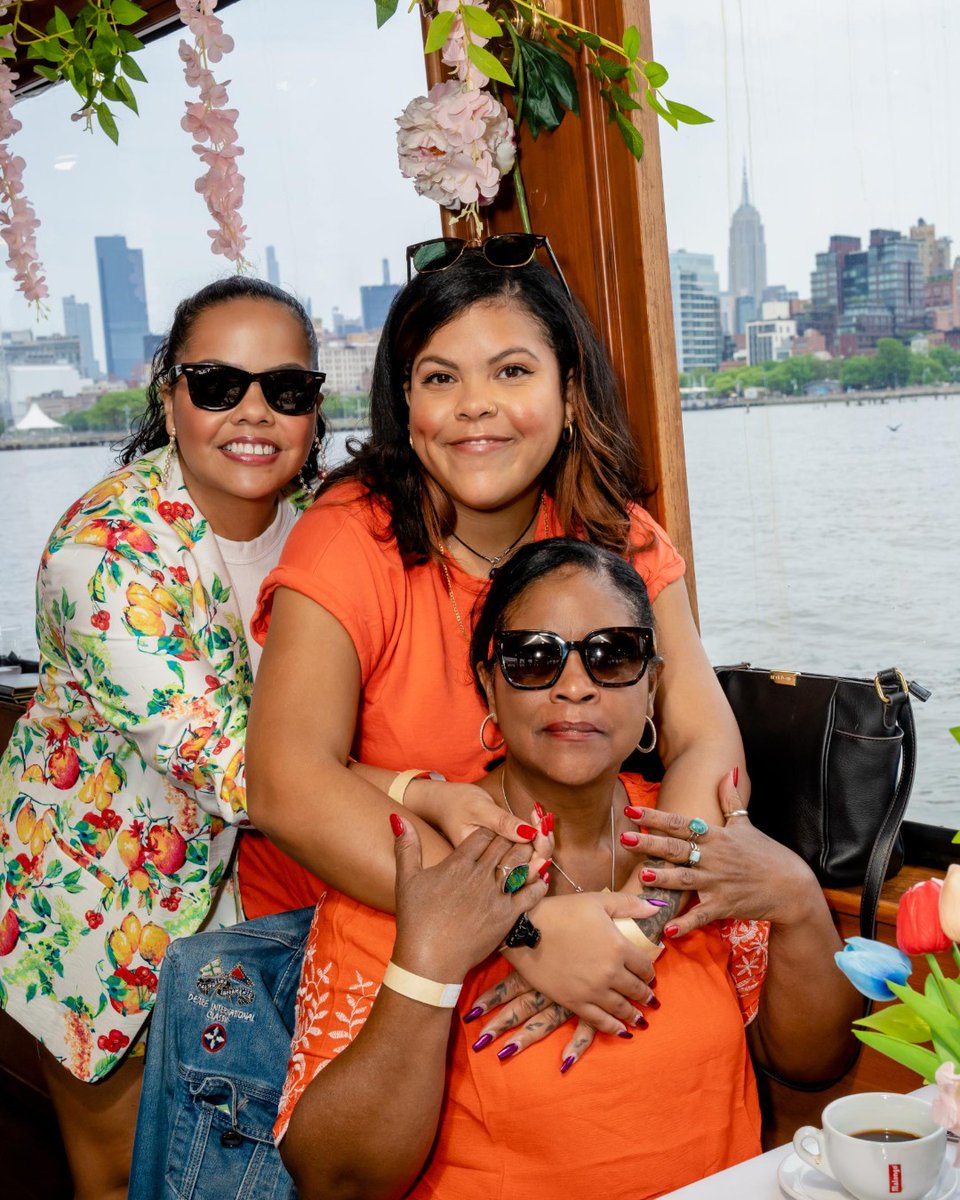 eventcruises's tweet photo. Happy Mother's Day to all the moms and mom-figures 🌸 We appreciate you today and always! https://t.co/JwuQcTePDA