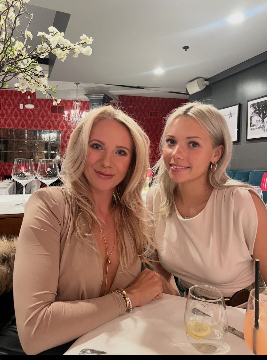 annikadevils tweet media