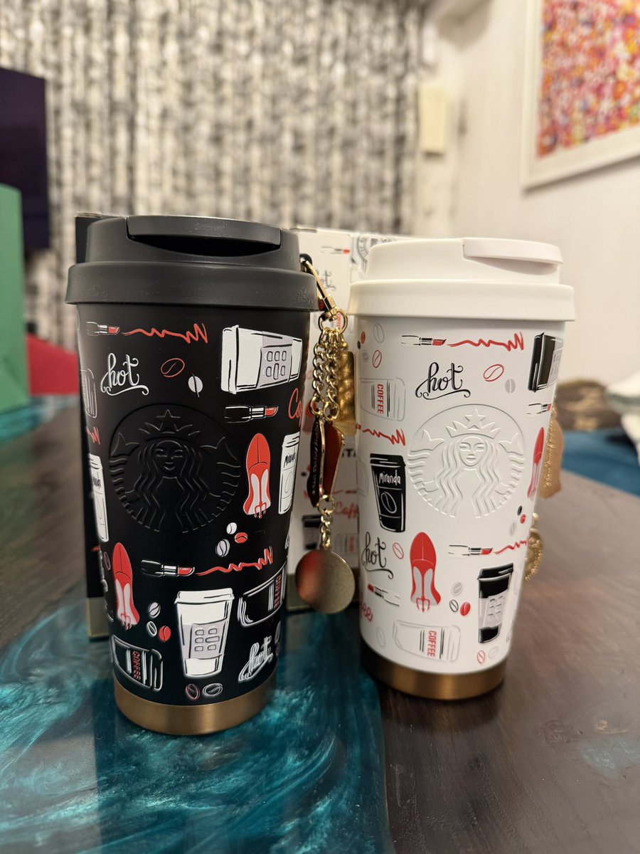 yanamera87's tweet photo. 可愛すぎて普段スタバ行かないのに行っちゃった
案の定店員さんテンション爆上がりしてた https://t.co/XEeQWQQk01
