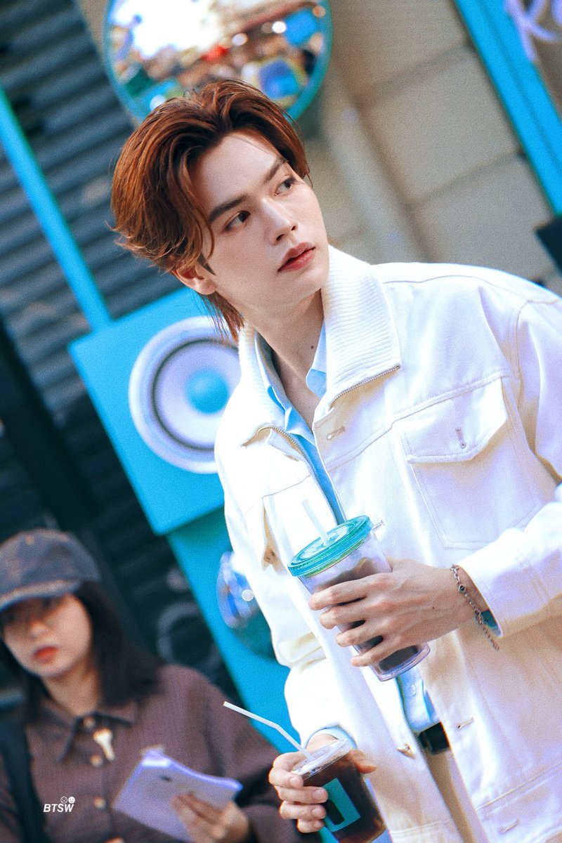 กาแฟแก้วนี้น่ารักจังคับ

JUNIORMARK X NESCAFE
#NESCAFEMixAndMoveBarxJuniorMark
#markjrtn <a href="/Markjrtn/">คุณไป๋</a> ⋆☾