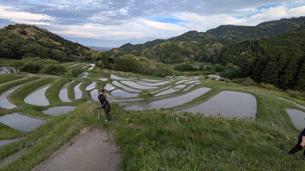 takejump523's tweet photo. 千葉！千葉！！千葉！！！

#大山千枚田
#燈籠坂大師の切通しトンネル
#CB1300SF
#SC40
#バイク乗りと繋がりたい
#バイク好きと繋がりたい
#バイクのある生活
#バイクのある風景
#旅行好きな人と繋がりたい https://t.co/4EFsbSmuW5