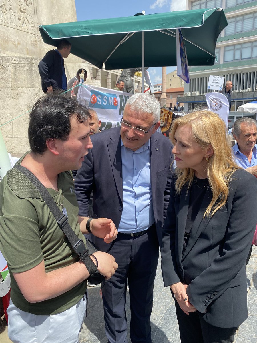 mehmetkaracann_'s tweet photo. Staj ve çıraklık sigortası mağdurlarının düzenlemiş olduğu basın açıklamasına, Genel Başkan Yardımcımız Sn. @ipekozkal ile birlikte katılım sağladık.

Çalıştığı halde sigorta başlangıcı kabul edilmeyen milyonlarca vatandaşımızın sesi olmaya devam edeceğiz. Emekçinin hakkının teslim edildiği, adil ve hakkaniyetli bir sistem için bu mücadelenin takipçisi olacağız.