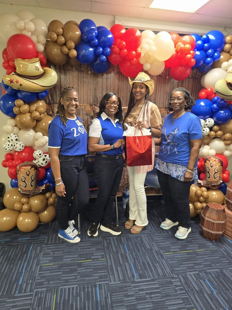IslandPearl79's tweet photo. An honor to receive a gift from Zeta Phi Beta Sorority, Incorporated in recognition of being named BCPS School Counselor of the Year! 💙 Thank you for your support to our school. #SchoolCounselorOfTheYear @HuntElementary @HartPrincipal https://t.co/d3YAEy1zME
