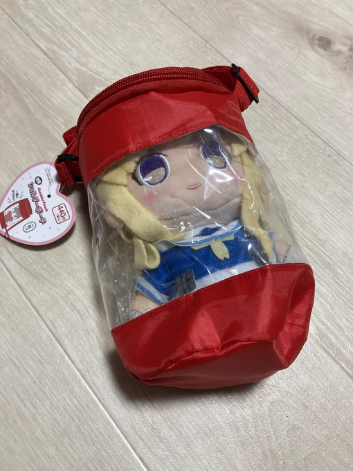 百均の400円ぬいケース、艦これのやつに丁度よい。ツインテキャラは無理かもしれない。