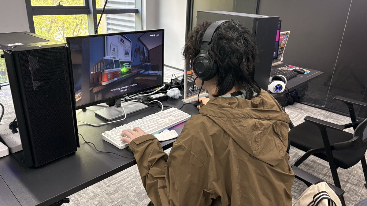 gestLTstudio's tweet photo. Recently my game took part in a playtest in China organized by UGDAP (University Game Development Alliance Platform), where students and players got to try the demo and share their feedback 🤝🔥🚗 
#china #gaming #losthost #indiegame https://t.co/DcXgN80n8y