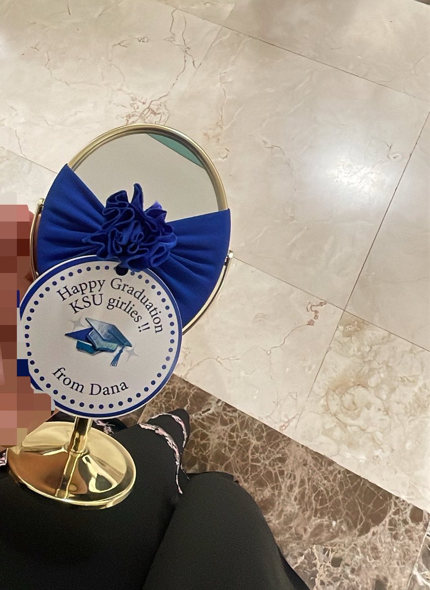 e5iiy's tweet photo. 10.5.26 
آخر ميد بمسيرتي الجامعية 🎓💙💙 https://t.co/Mgbt9Fzh2U