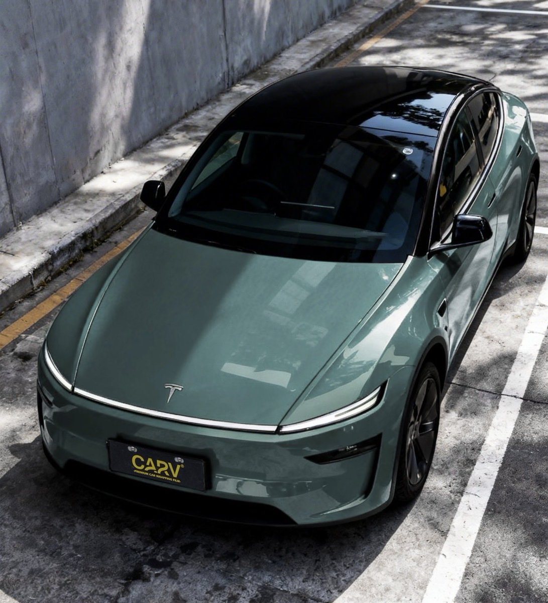 The Tesla Newswire tweet media