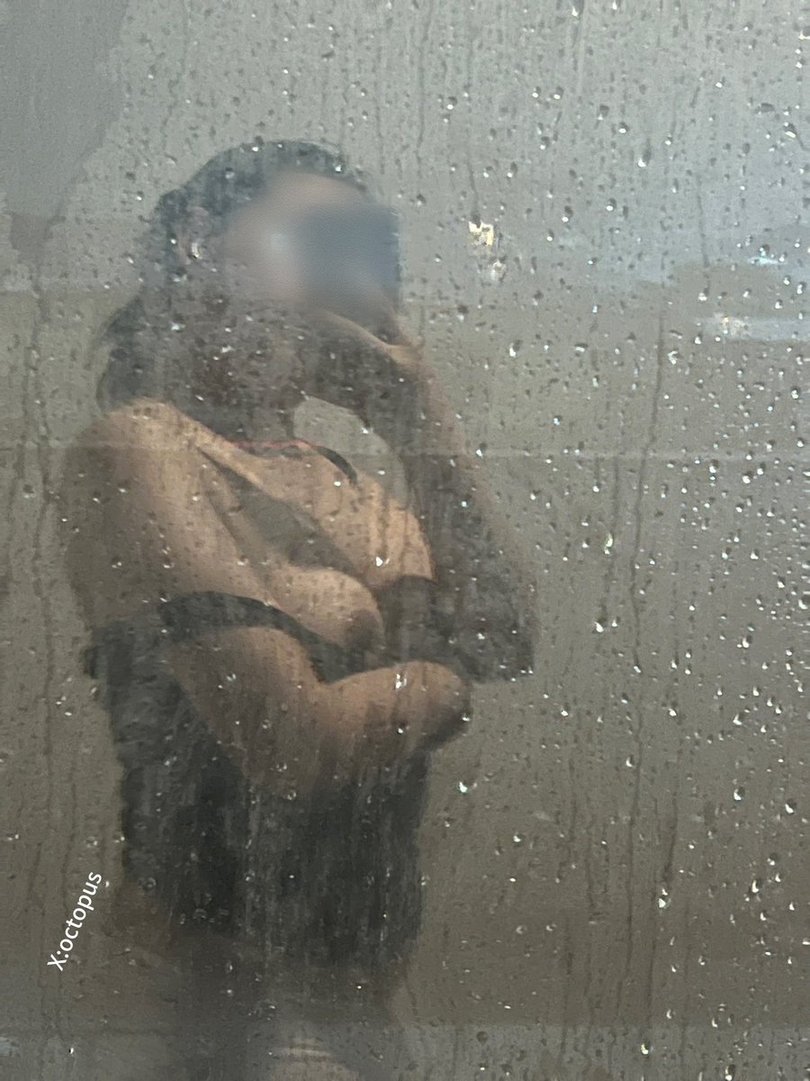 hi_imff's tweet photo. ฝนตกหนักจัง น้ำไหลไม่หยุดเลย🌧️ https://t.co/YirqTt9HoW