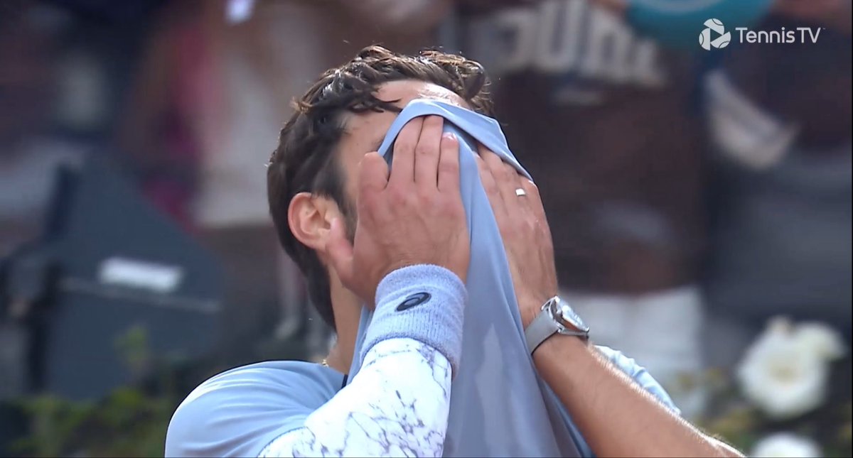 MUSETTI REJOINT RUUD ⚔️

Lorenzo Musetti décroche sa plus grande victoire sur terre cette saison en battant Francisco Cerundolo (7-6, 6-4). 🔥🇮🇹

Sept ans après l’avoir affronté en qualifications du Masters 1000 de Rome, Lorenzo Musetti retrouvera Casper Ruud en 1/8 de finale. 🍿