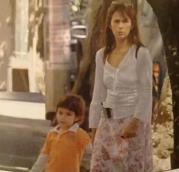 Feliz Día de las Madres, señora bonita. Gracias por ser esa luz que siempre acompaña a Joaquín, por cada sacrificio silencioso y por todo el amor con el que lo ha cuidado; sin darse cuenta, también se ganó un lugar muy especial en nuestros corazones 🤍✨

#JoaquinBondoni