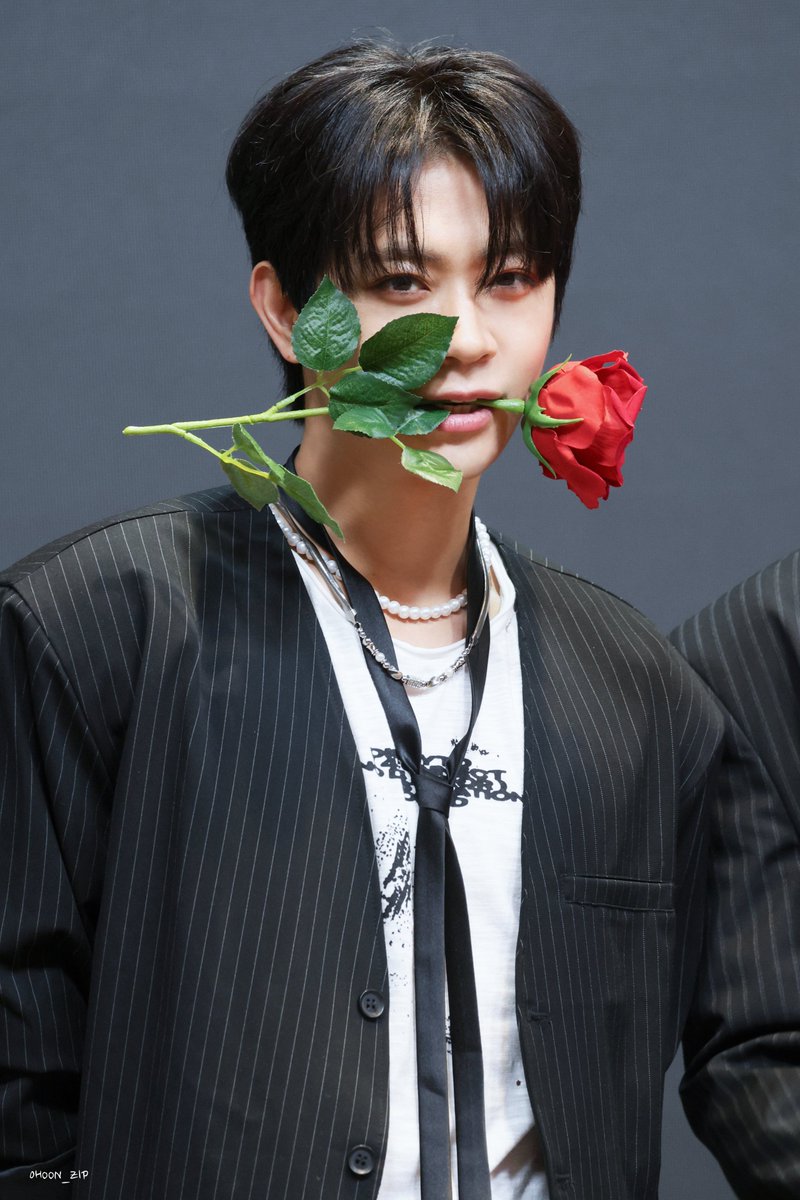 J0hoon.zip tweet media