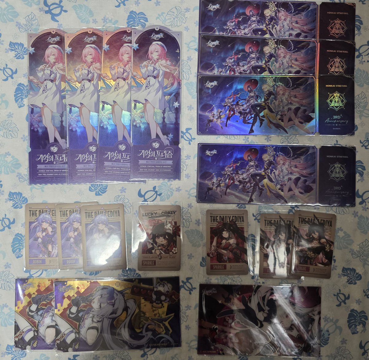 a_trd_rin's tweet photo. 【交換】スシロースターレイル　Gong cha、キュレネ、原神

出)画像1～4、5
求)リプ欄画像6枚目

画像1～4と5は持ち主が違います。
画像5の人は後半のみ集めてる(前半は集め終わった)ので参考程度に見てください。後半は私も少し行くので行ってからまた足りない部分を交換出します。 https://t.co/LH2DwUrAAz
