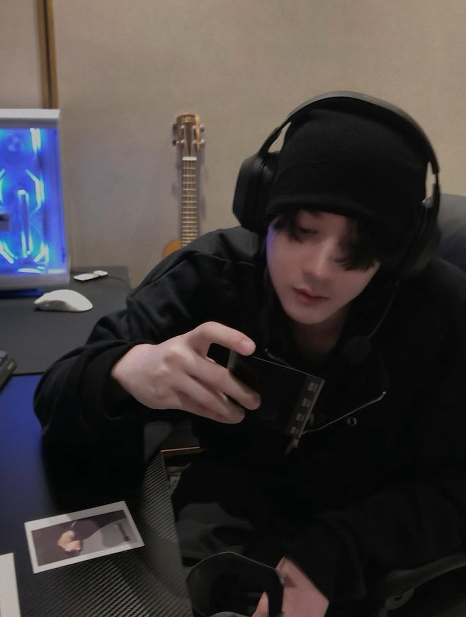 lariin🦖 tweet media