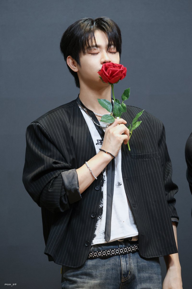 J0hoon.zip tweet media