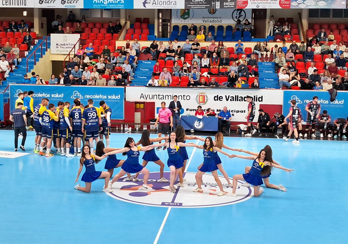 2Solete's tweet photo. Min.  25:25 , @atlvalladolid  8  - 8  @AngelXimenezBM 
Tm local con @Pucela_Dance https://t.co/wIlGpoJXKN