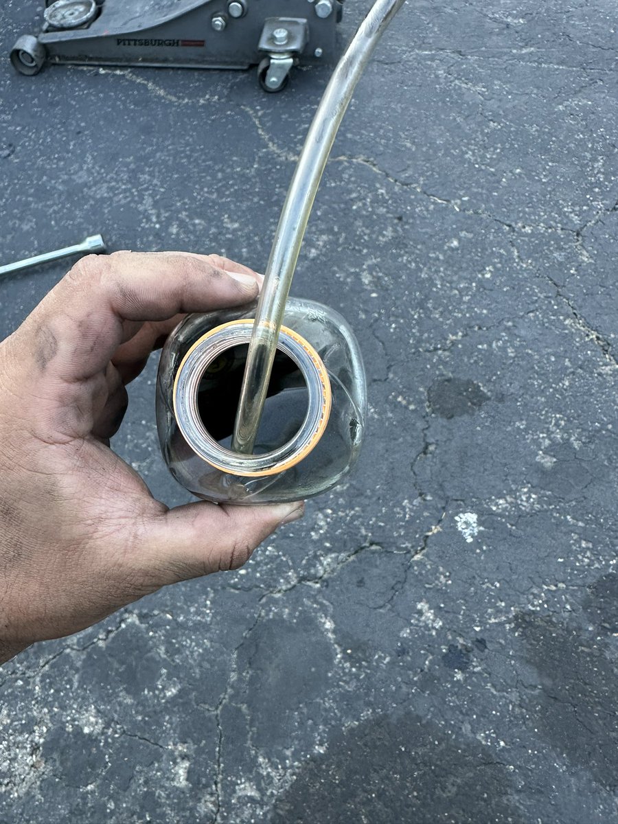 ramonowo's tweet photo. Dont forget to bleed your brakes!!!! and get rotors replaced when you see surface damage or warping. I drove my grandmas car to get some groceries real quick and the brake pedal felt super squishy. the fluid is probably the factory fluid from 2013 😭 https://t.co/WrgWgkuoRp