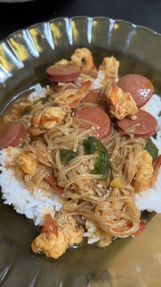 auliarks's tweet photo. Dibikin udang goreng mentega deh di rumah😆 Bocil sukaa sampe 2 hari berturut-turut minta ini. Buat dewasa aku bikin pedes + tambahin sosis dikit✨ https://t.co/eM0FsKBREC