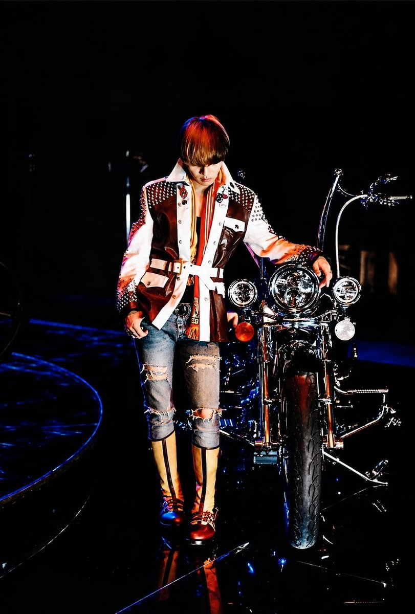 Vroom vroom... 🏍️💨
Are you ready to ride with Daesung? 😍

#Daesung #DLITE #Bigbang #テソン #DaesungIndonesia