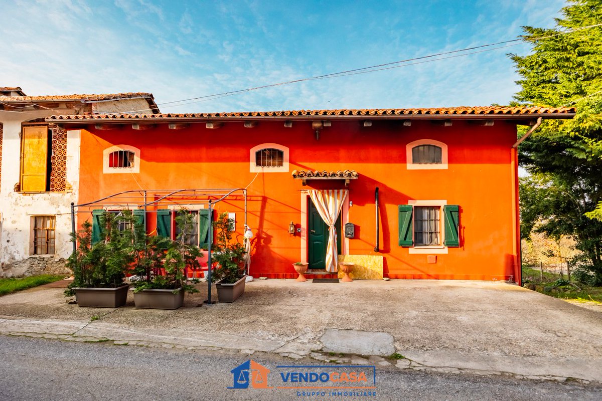 italianhouses's tweet photo. 🌿🏡Spacious home in Serravalle Langhe
🛏️3 bedrooms + guest unit
🏡Independent apartment
🌳Garden & 3,000sqm land
🚗Parking
💶€160K
❓Guests or rental income?
https://t.co/71Ksiez42Z
#PropertyItaly #Piedmont #SerravalleLanghe #Cuneo https://t.co/UMDbtXl3v3