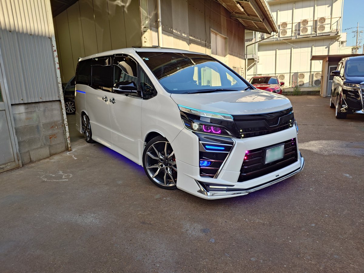 takuponss's tweet photo. 今日で新しく変わった #DetailFactory オープンから毎日通って無事?100連勤達成しました🤪笑
色々ありましたが勉強する事も多く、楽しい時間ばかりでした🥰
今日はぢゅんやさん、趣味さん、けーずさん、まんまんちゃん、いつメンで楽しかった😍
(今日で100連勤目)
@DetailFactory01
@takuponss1 https://t.co/Ocv5cDpYtE