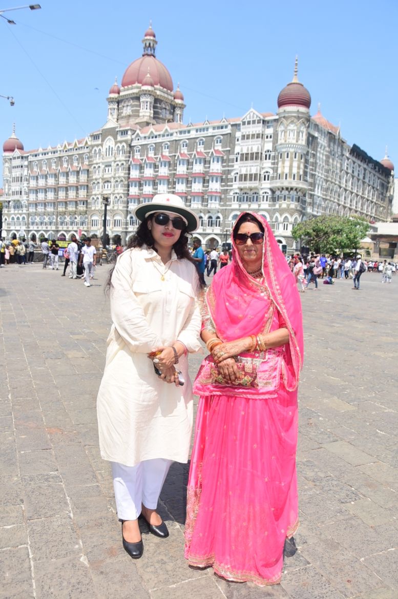 AaradhnaSolank2's tweet photo. माँ सिर्फ एक शब्द नहीं, पूरा संसार होती हैं ❤️
जिनके आशीर्वाद से हर मुश्किल आसान लगती है…
मातृ दिवस की हार्दिक शुभकामनाएँ 
#mothersday #aaradhnasolanki https://t.co/QJ4BAjvlEP