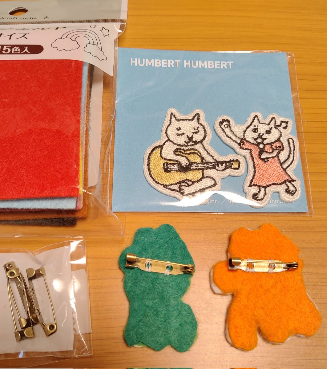 daneyo72's tweet photo. ハンバートハンバートのワッペンにピン付けてバッチにしました♪
細かいトコは見ないで！
#ハンバートハンバート https://t.co/jL1VGYhf7K