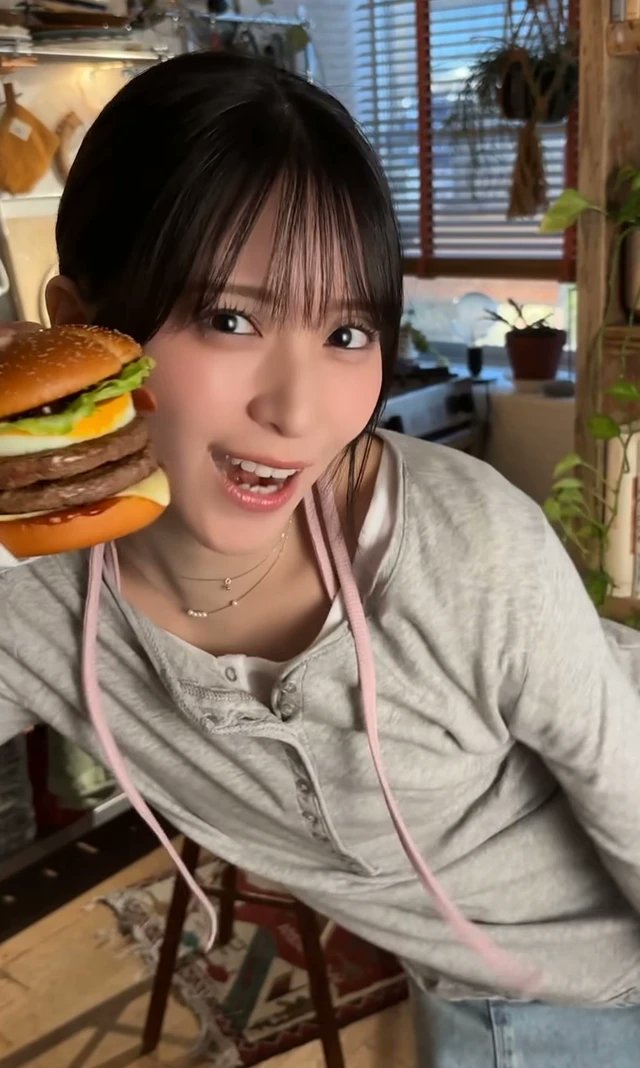 ebikanic's tweet photo. =LOVE イコラブ 佐々木舞香 ネックレス
マクドナルドのCMで着用

OSEWAYA お世話や
「ネックレス ニッケルフリー ストーン パール 2連 プチネックレス」
定価　¥1,430

(画像:2)
#mond_ebikanic
https://t.co/6e6XZ7focZ https://t.co/NniNOa7Uy1