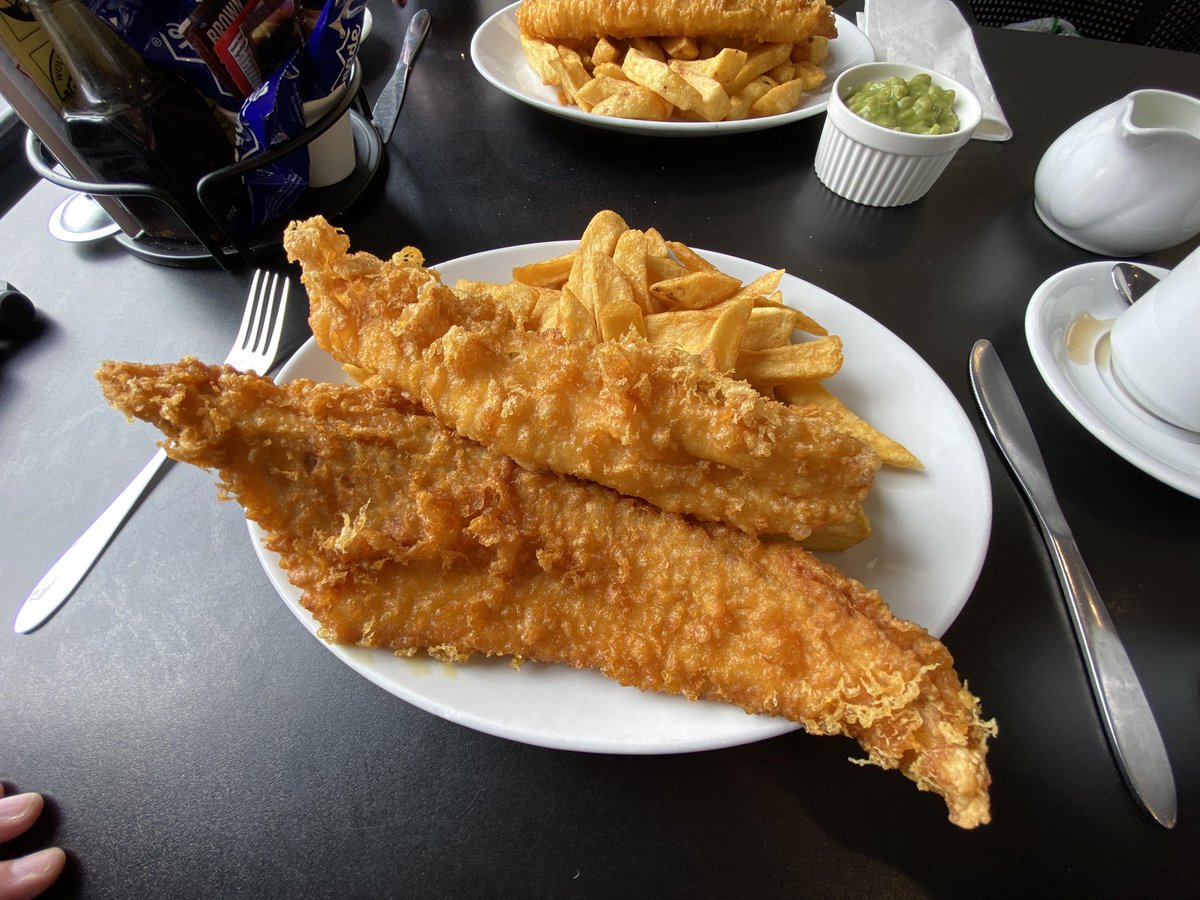 ChipDiaries's tweet photo. FISH &amp; CHIPS in SCARBOROUGH! https://t.co/ja7O5q8Y4P https://t.co/yfWEUqhfsz