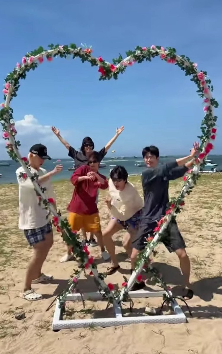 risa ᯓ ✈︎ 𝑾𝒀𝑳𝑫 ⛓️‍💥 tweet media