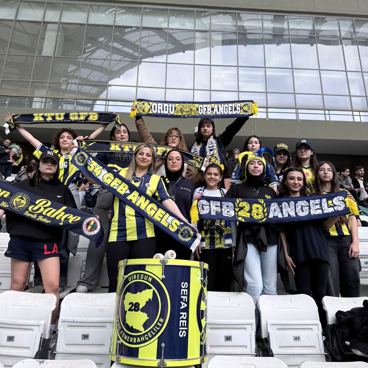 gfbangelsorg's tweet photo. Bugün kadın futbol takımımızın Giresun Sanayispor ile oynadığı maçta Giresun, Ordu ve İstanbul temsilciliklerimizle birlikte tribündeki yerimizi aldık 🔥

#GFBANGELS https://t.co/mCAdiRBoJ8