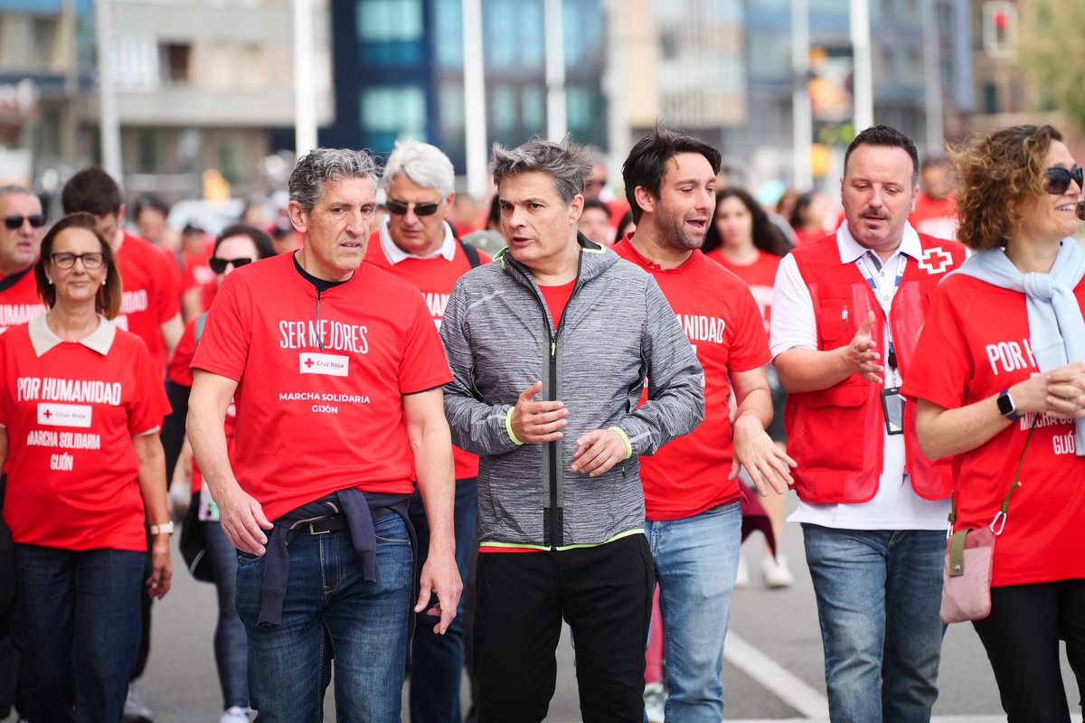ppaytogijon's tweet photo. 🔵 El PP ha estado, un año más, con Cruz Roja en su Marcha Solidaria en favor de la infancia y la adolescencia vulnerables. Participaron los ediles @jorgepaneda y @AbelJunquera7, junto al presidente de @Gijon_pp @aruiz_88 y los diputados @PilarFPardo, @Manu_Cifu y @derueda_pp. https://t.co/uPSwgC1nTK
