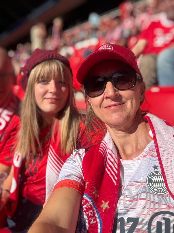 BayernRedLadies's tweet photo. A very Happy Mother’s Day to our #BayernRedLadies community! 💐❤️ https://t.co/R15mhAOsU6