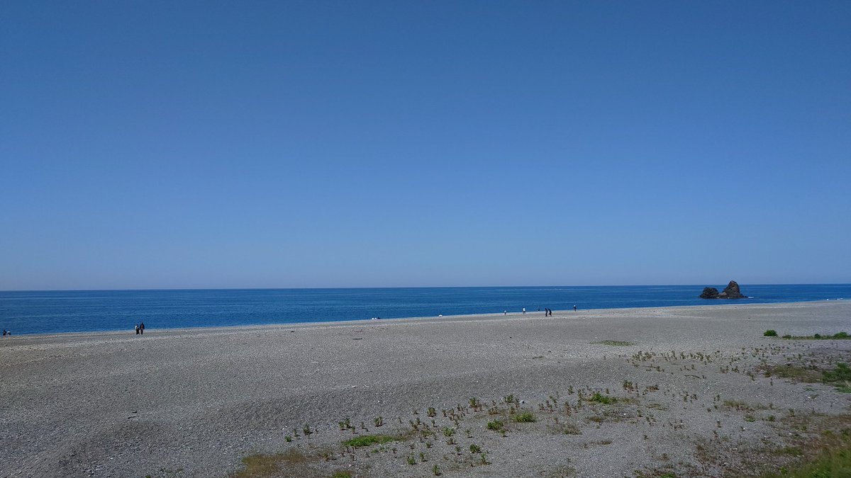 mon00riki's tweet photo. 昨日の午後から腰の様子を気にしつつ氷見まで往復お出かけ。
帰り途中に親不知。
GW終わって混雑なしの快適ドライブでした。 https://t.co/s1TbsUxYGe