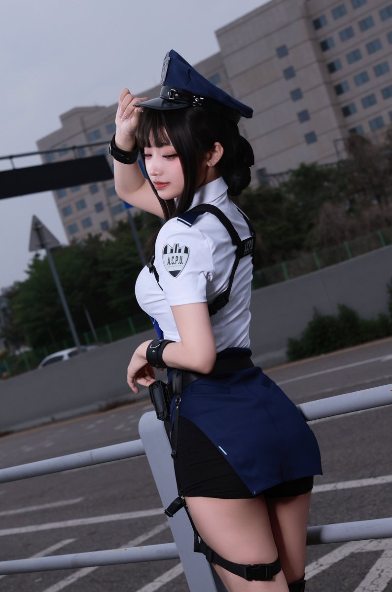 rxrxnyang's tweet photo. 선착순 체포~⛓️🚨

#NIKKEcosplay #NIKKE https://t.co/yqcBdN7qpB